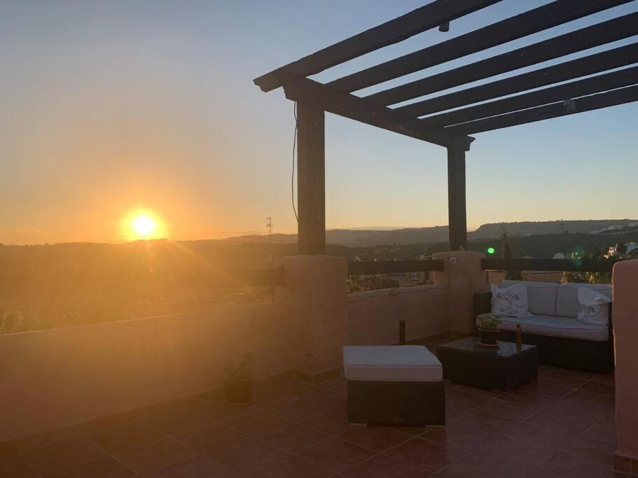 Schoenes Penthouse Mit Meerblick Pura Vida Bahia de Casares ภายนอก รูปภาพ